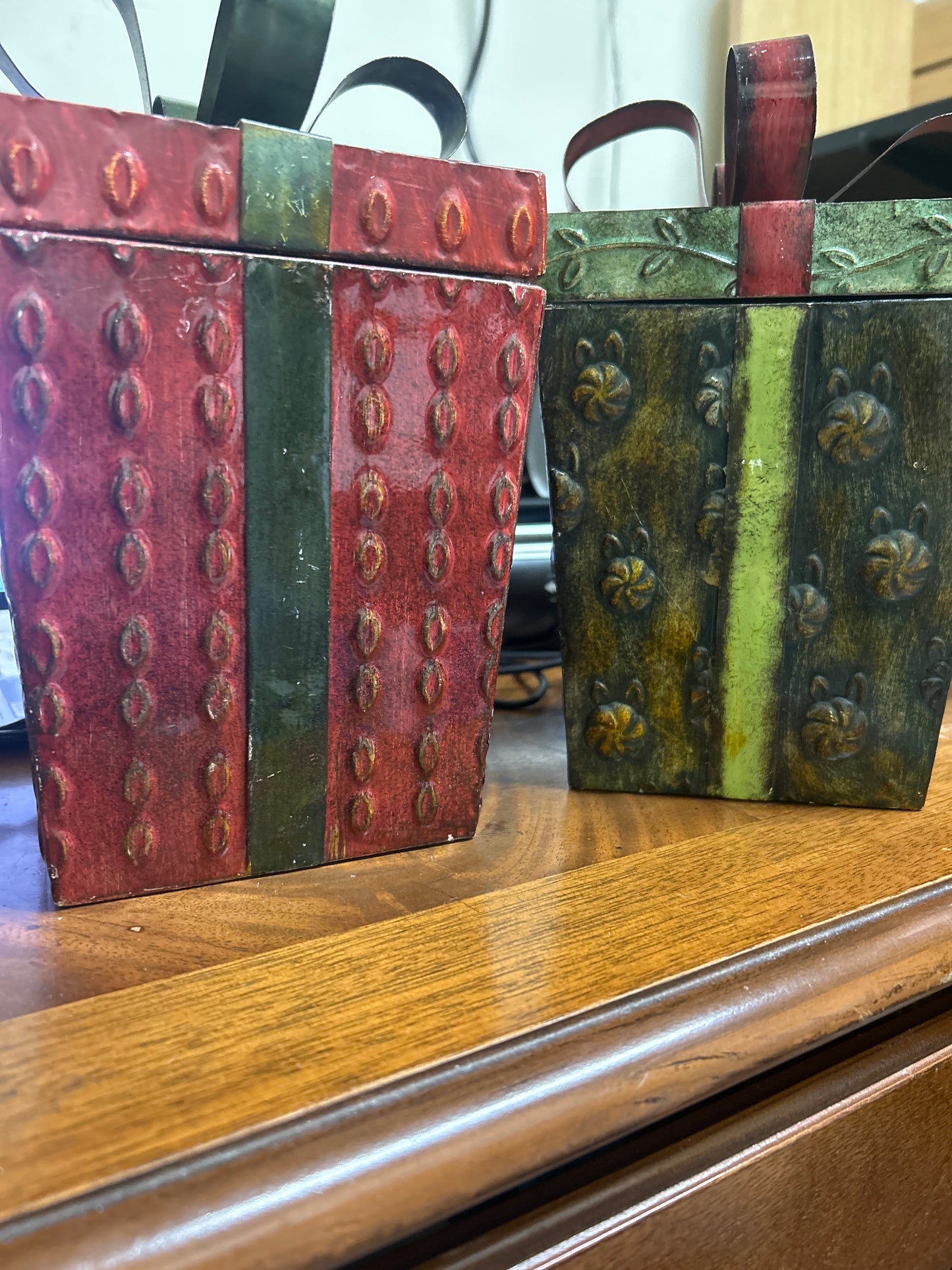 Tin Box w/ Tin Bow