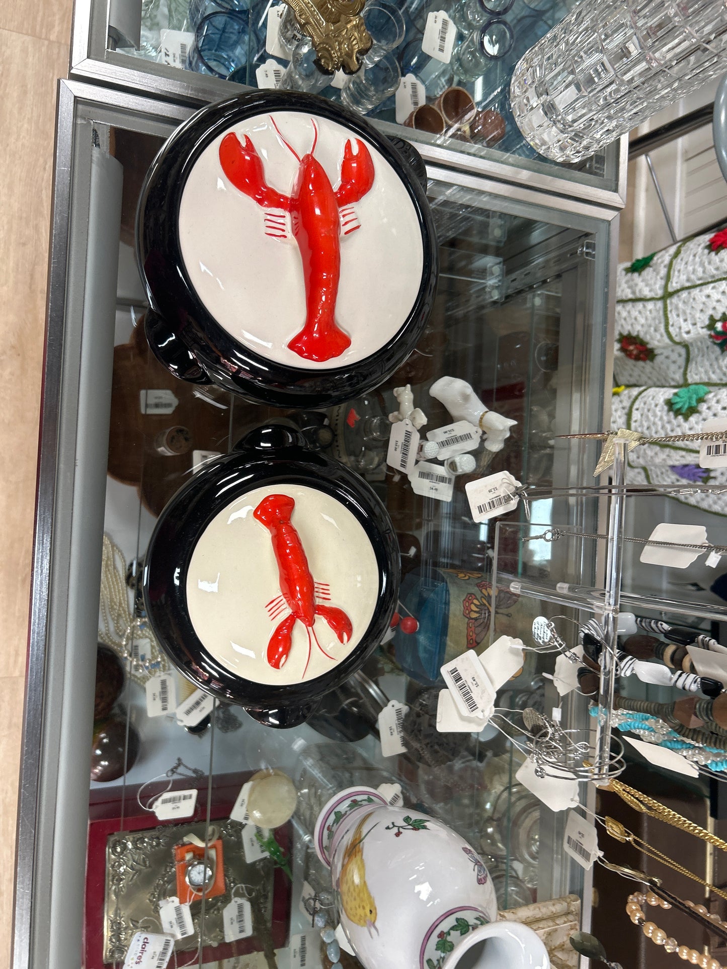Vintage Shawnee Kenwood lobster ware covered soup bowl, produced in 1950’s (large bowl has a crack but displays well) set of 2