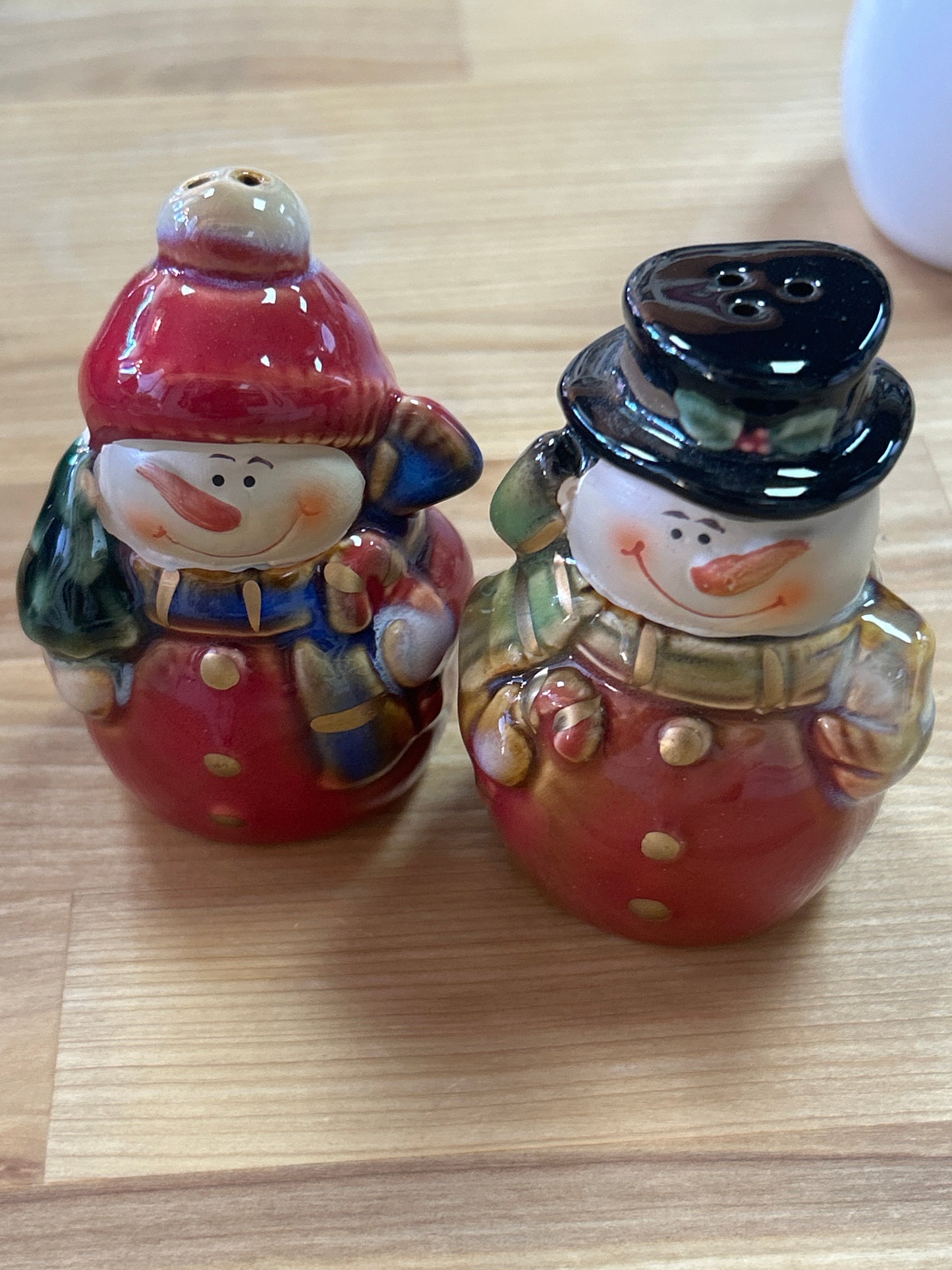 Holiday Snowman Snow Couple Salt Pepper Shakers Glazed Ceramic Christmas