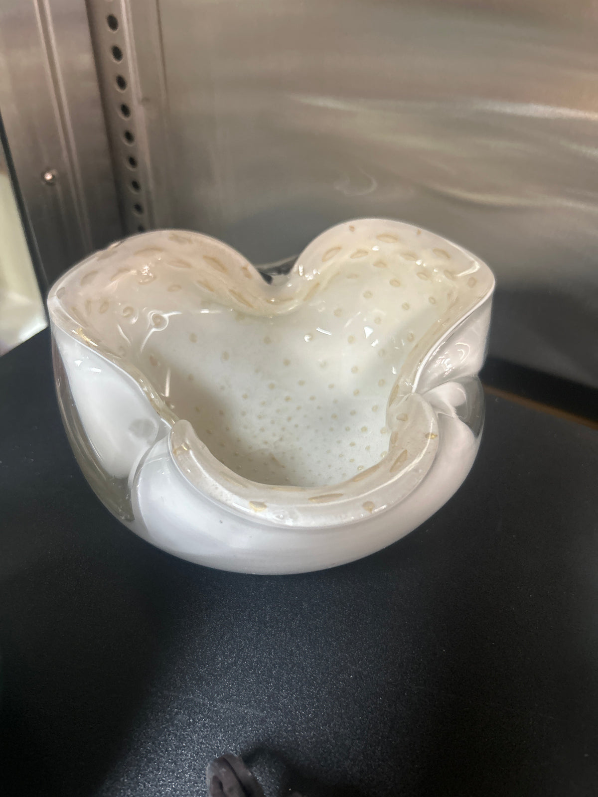 White Murano glass bowl attributed to Italian glassmaker Alfredo Barbini