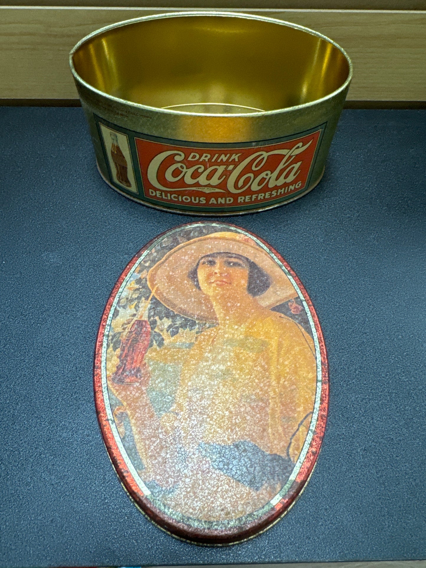 1988 Coca-Cola Oval Tin Decor (Coke)