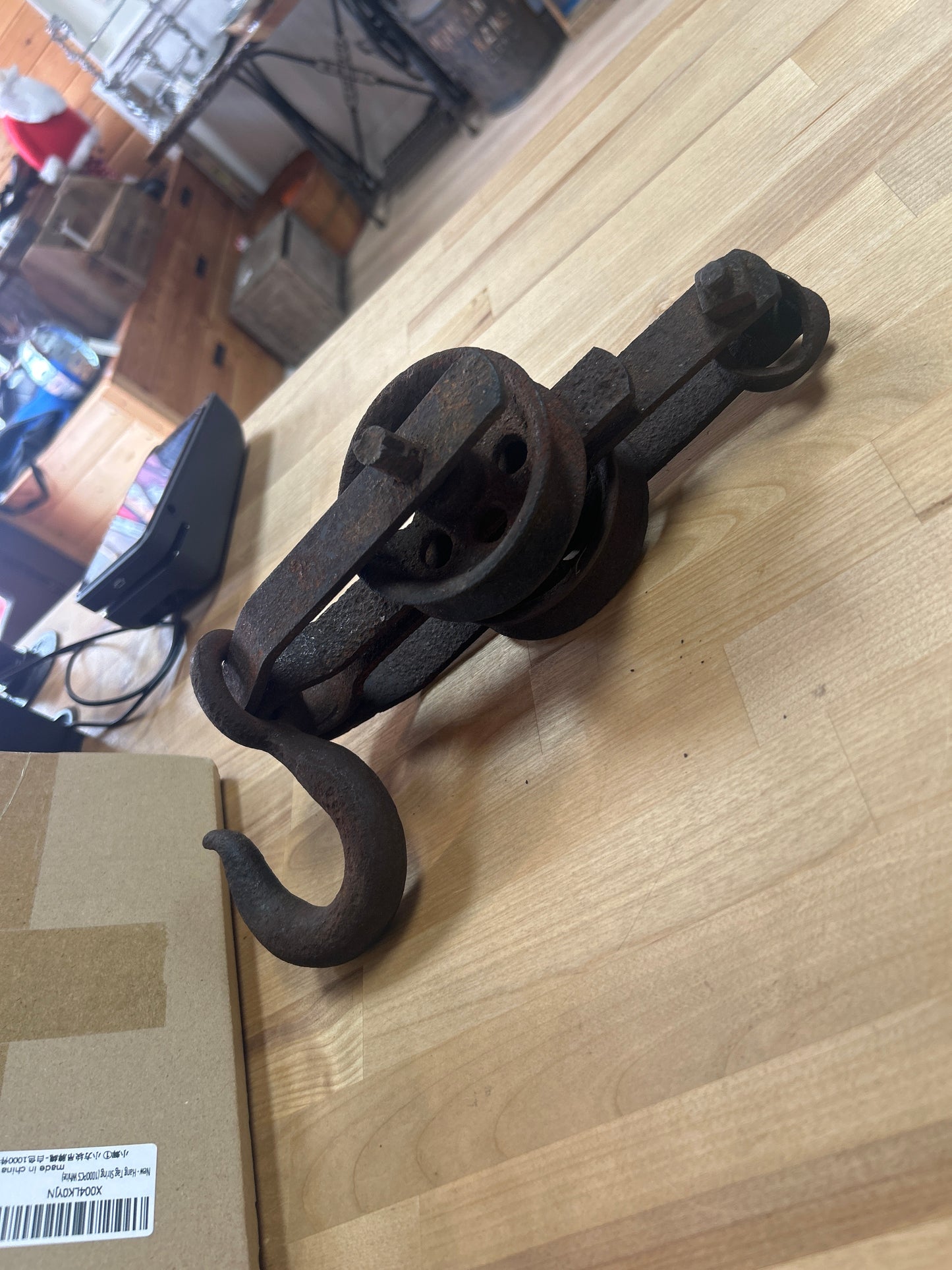 Antique double-sheave pulley