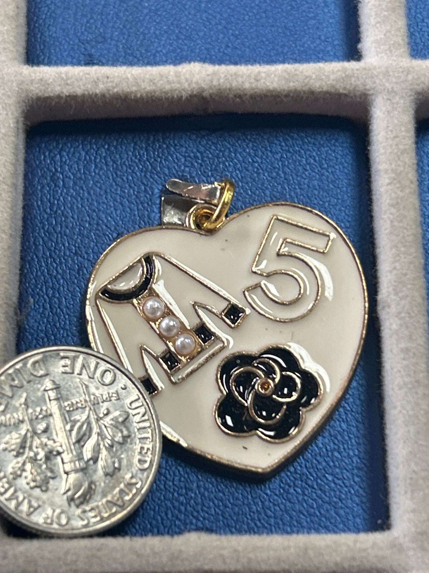 Charm (white 5 heart)