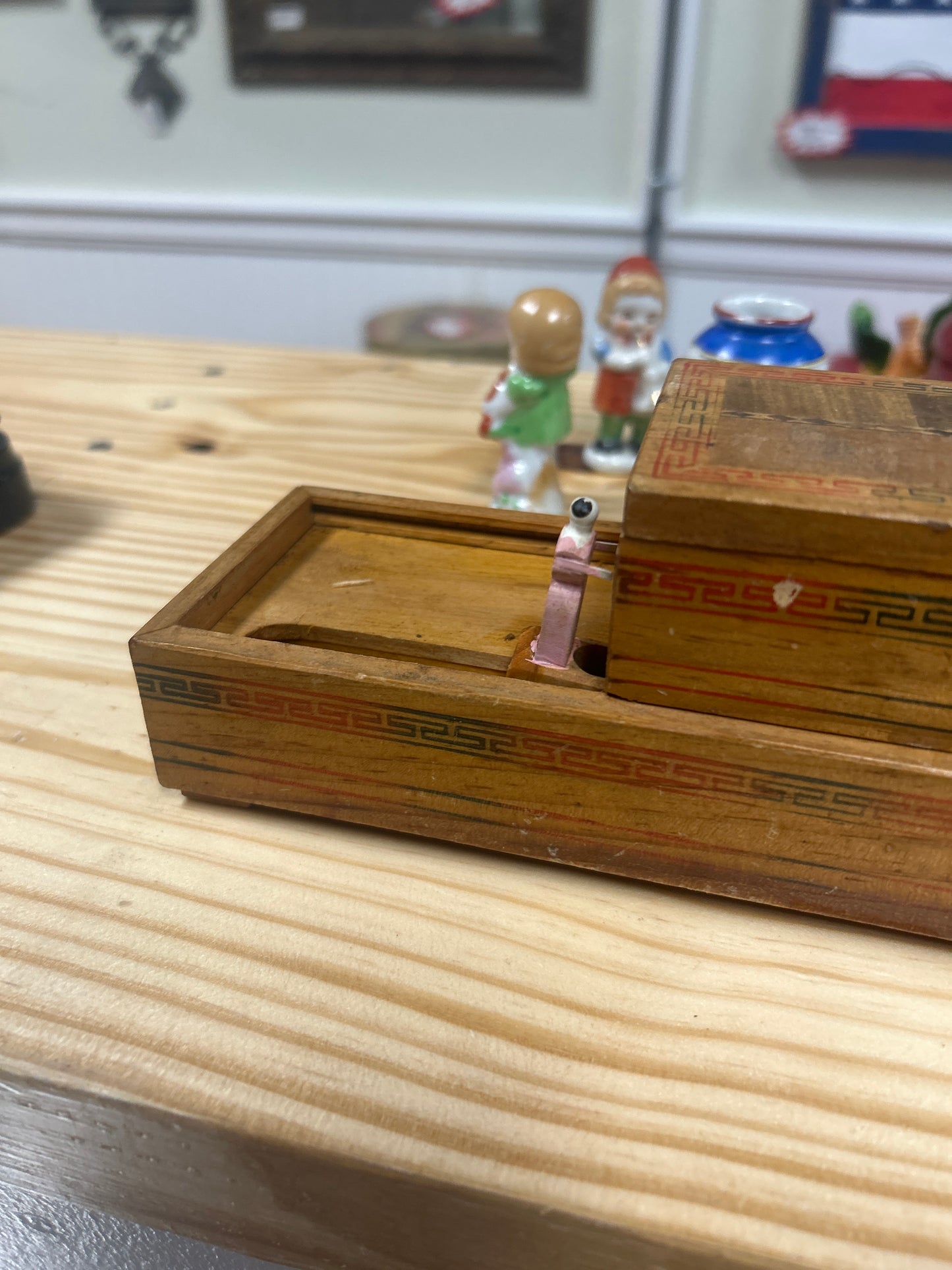RARE VINTAGE ORNATE MECHANICAL JAPANESE WOODEN CIGARETTE ROLL TOP BOX
