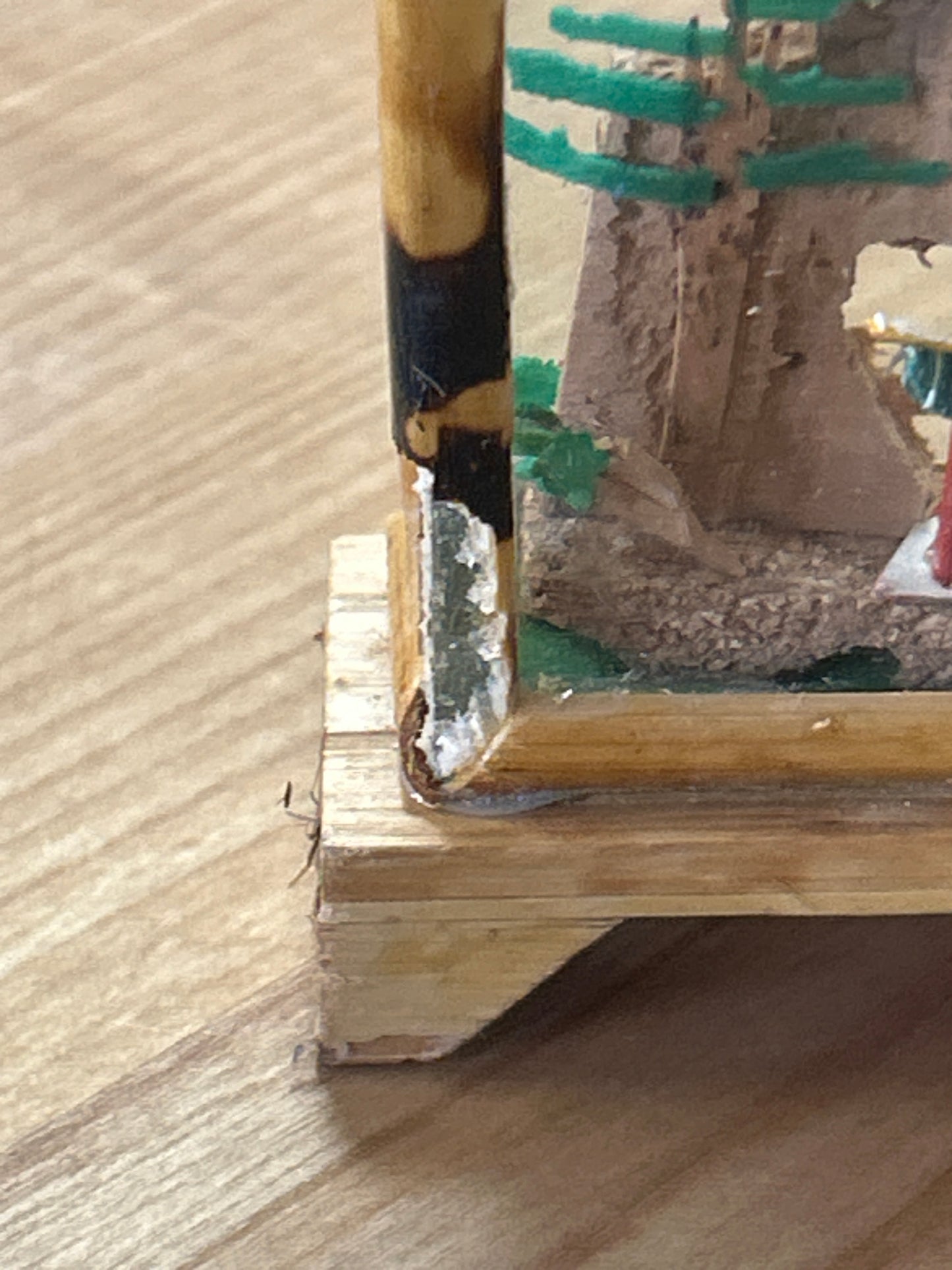 Vintage Mini Asian DioramasGlass Enclosed Birds (damaged frame)