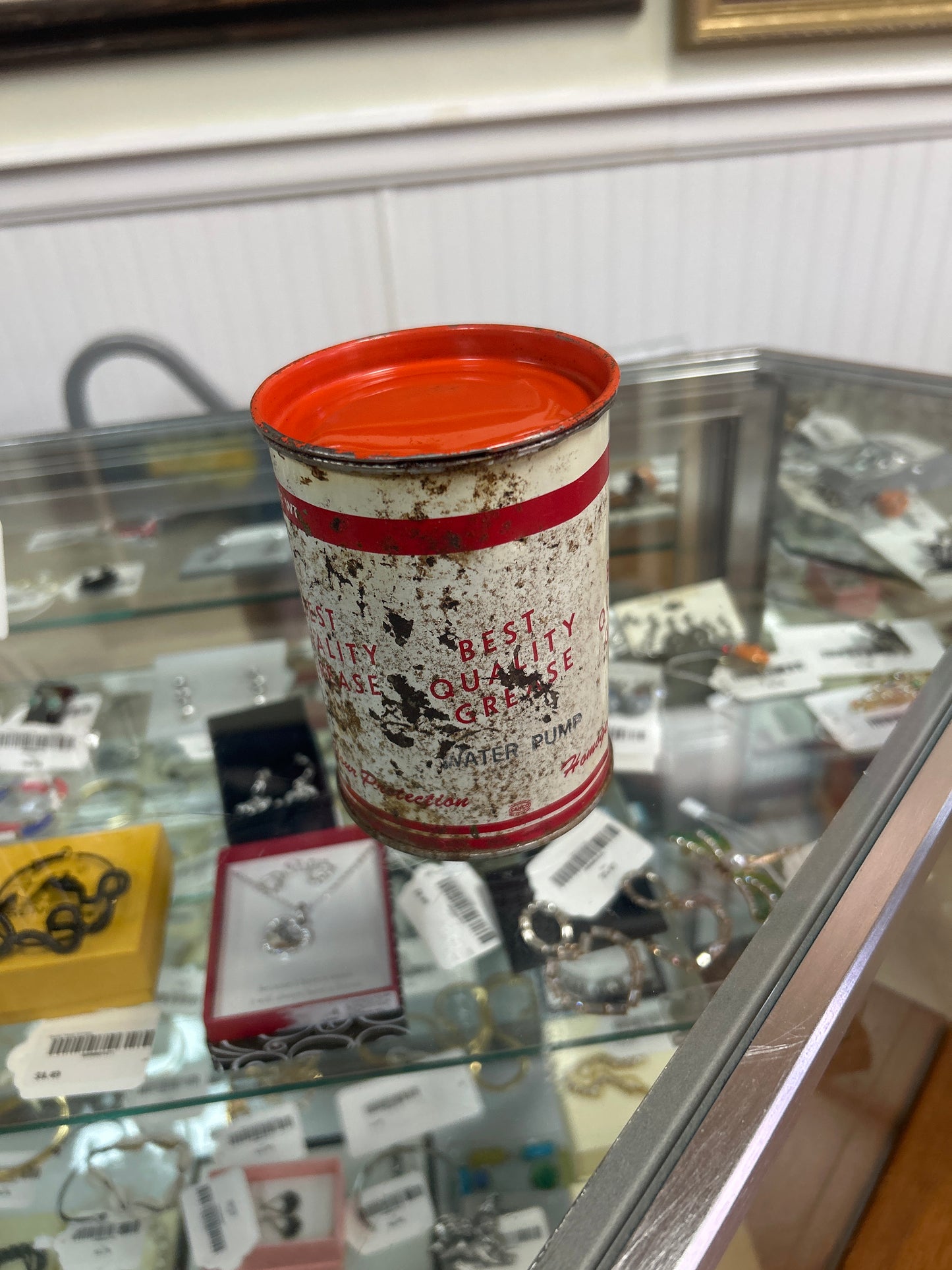 Vintage tin can of "Best Quality Grease” 1lbs full