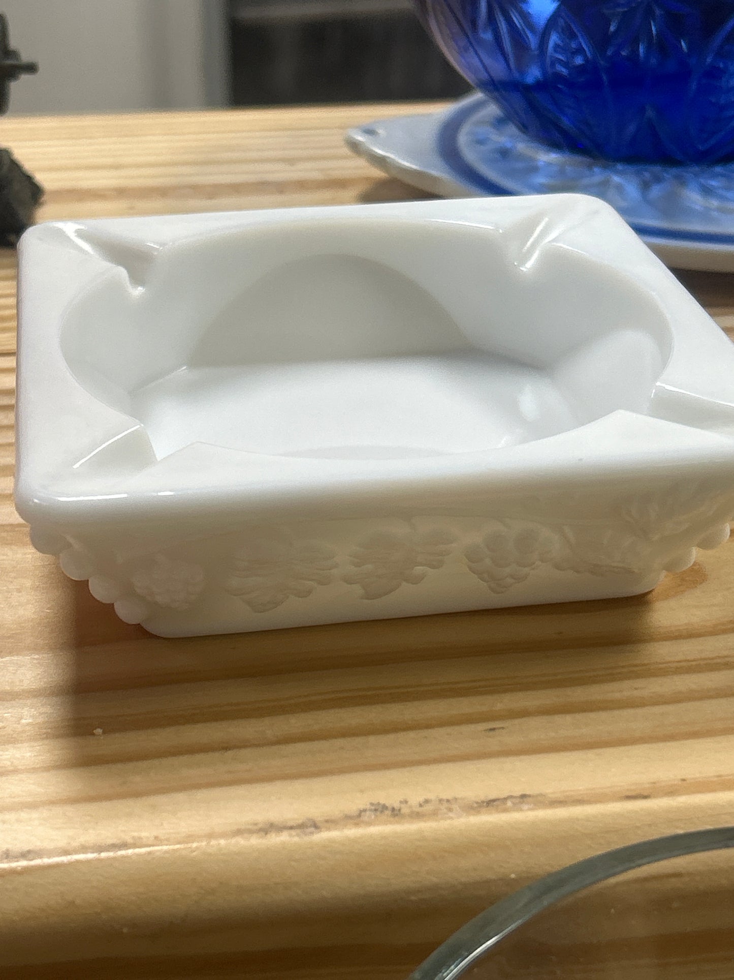Vintage Westmoreland Milk Glass Grapes And Vines Design Ashtray