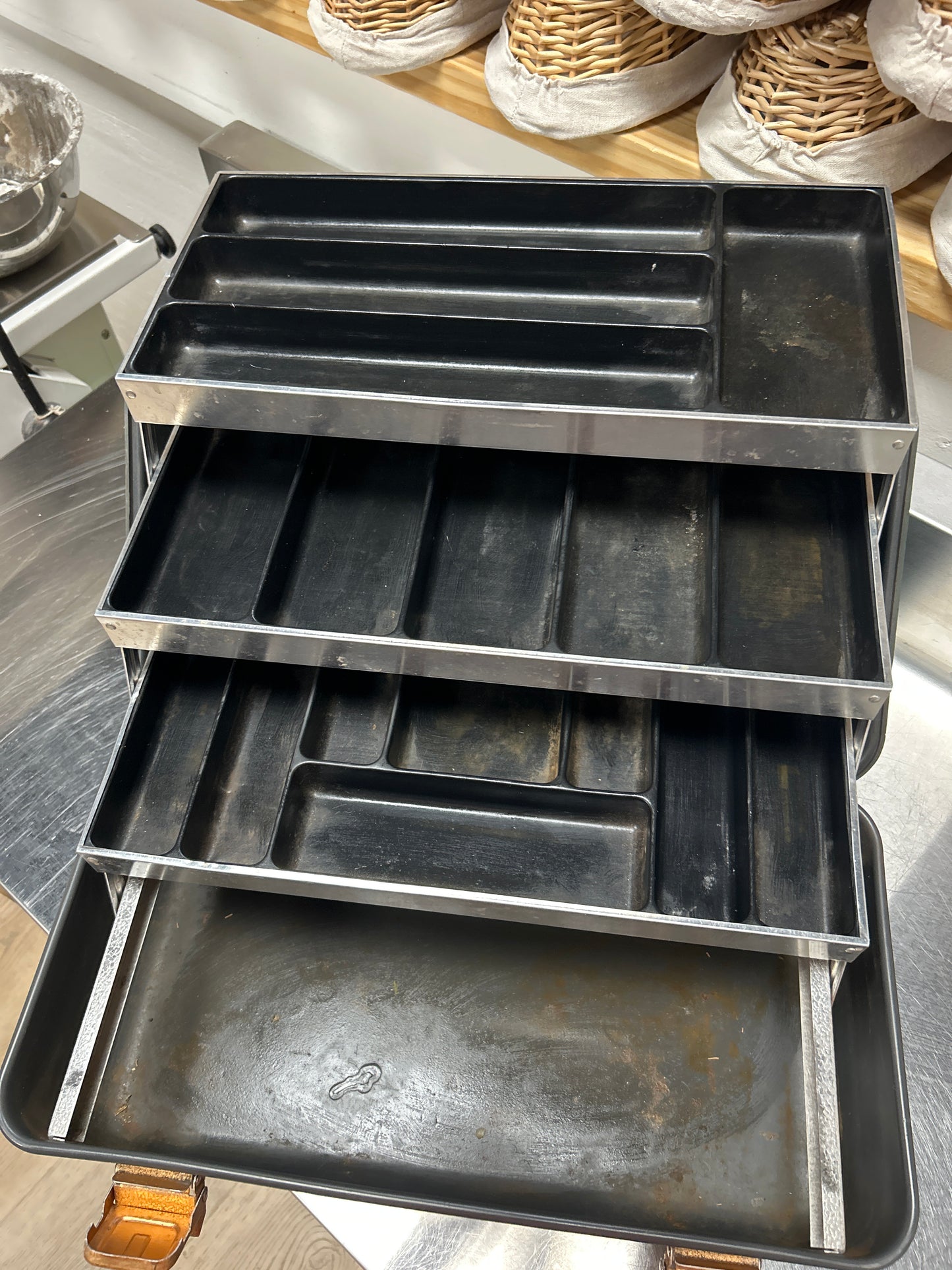UMCO500UM Vintage Tackle Box