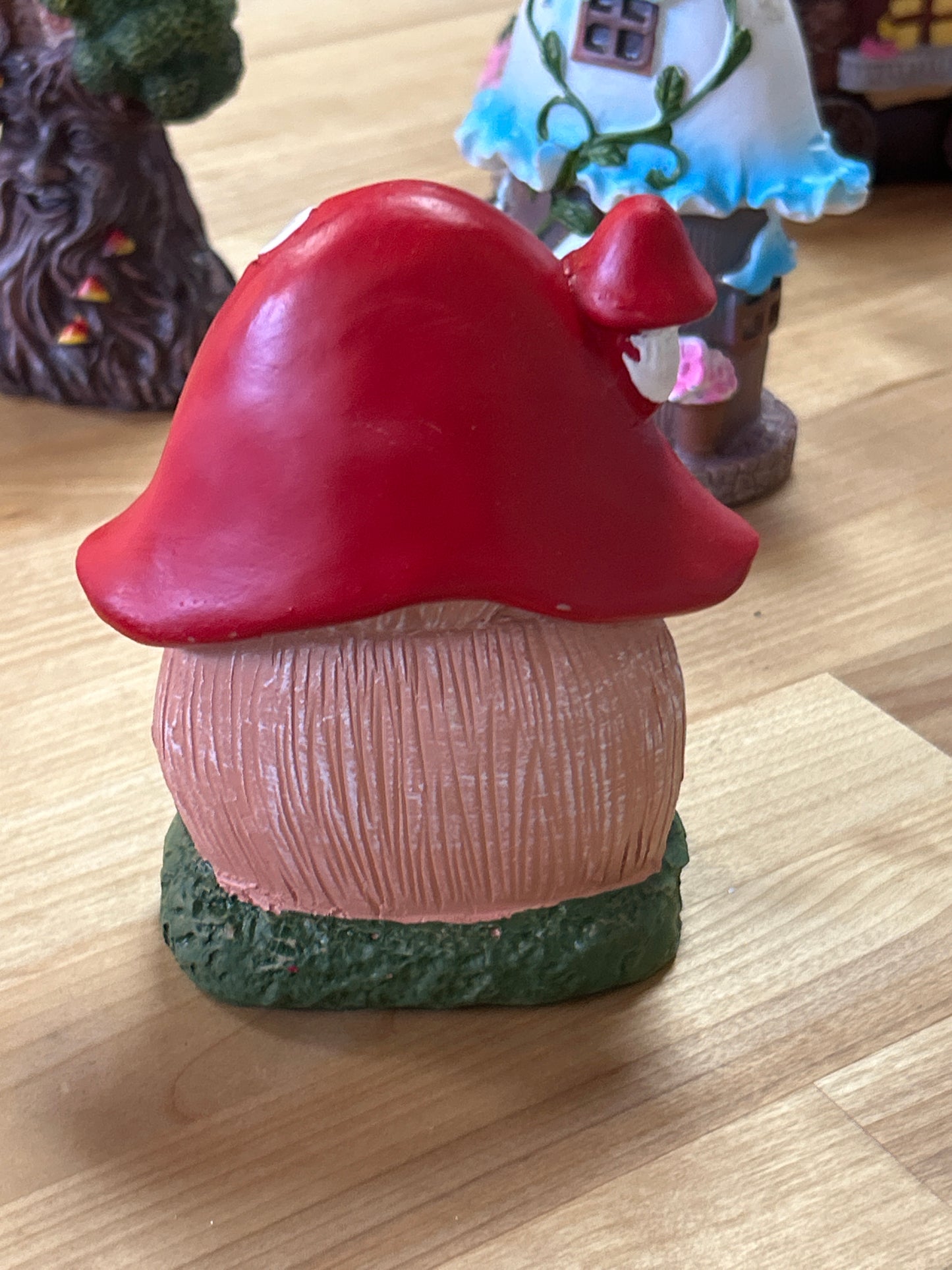 Fairy Garden Mushroom Forest Figurine (red w/ vines)