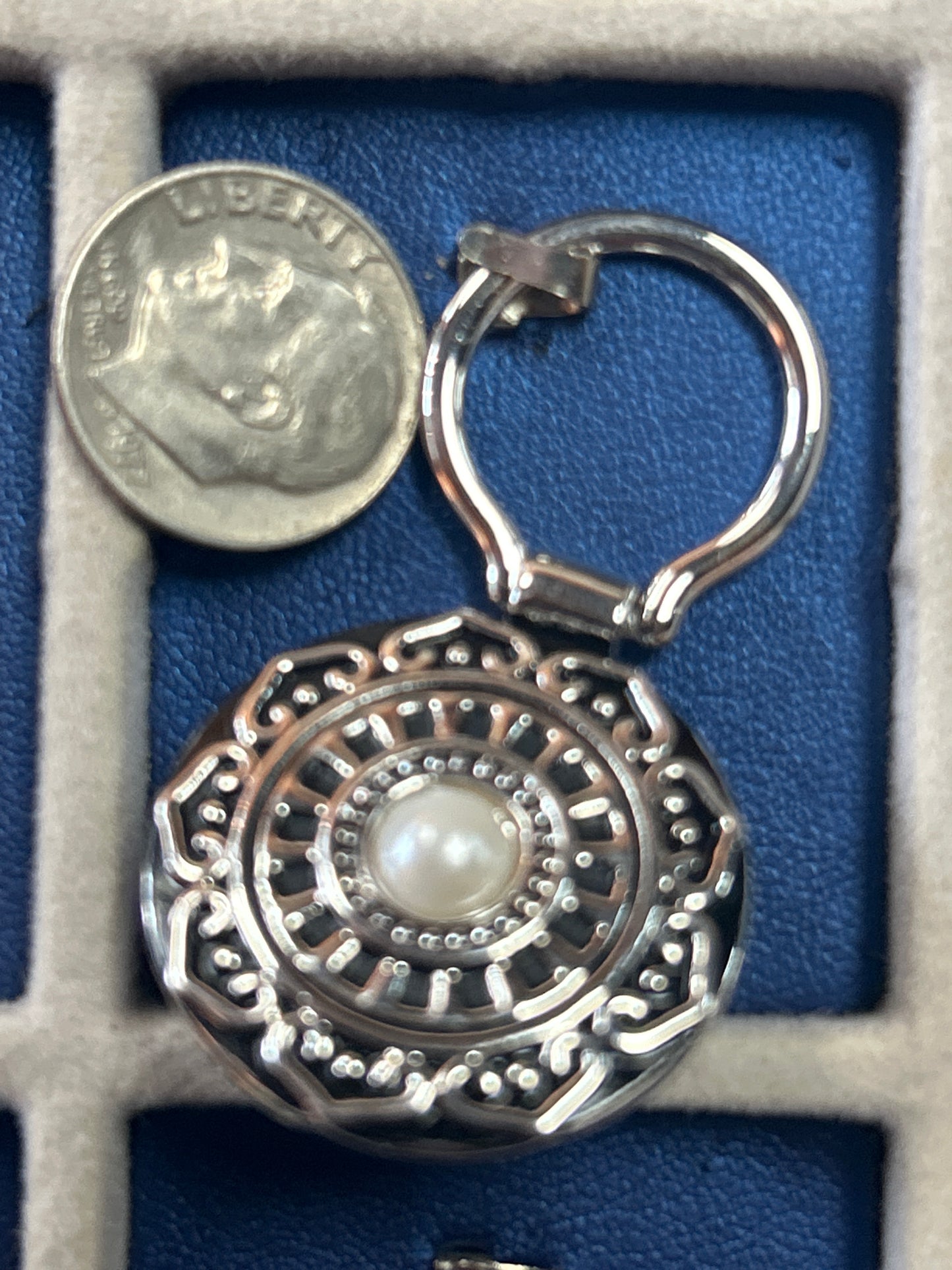 Charm (with magnetic back)