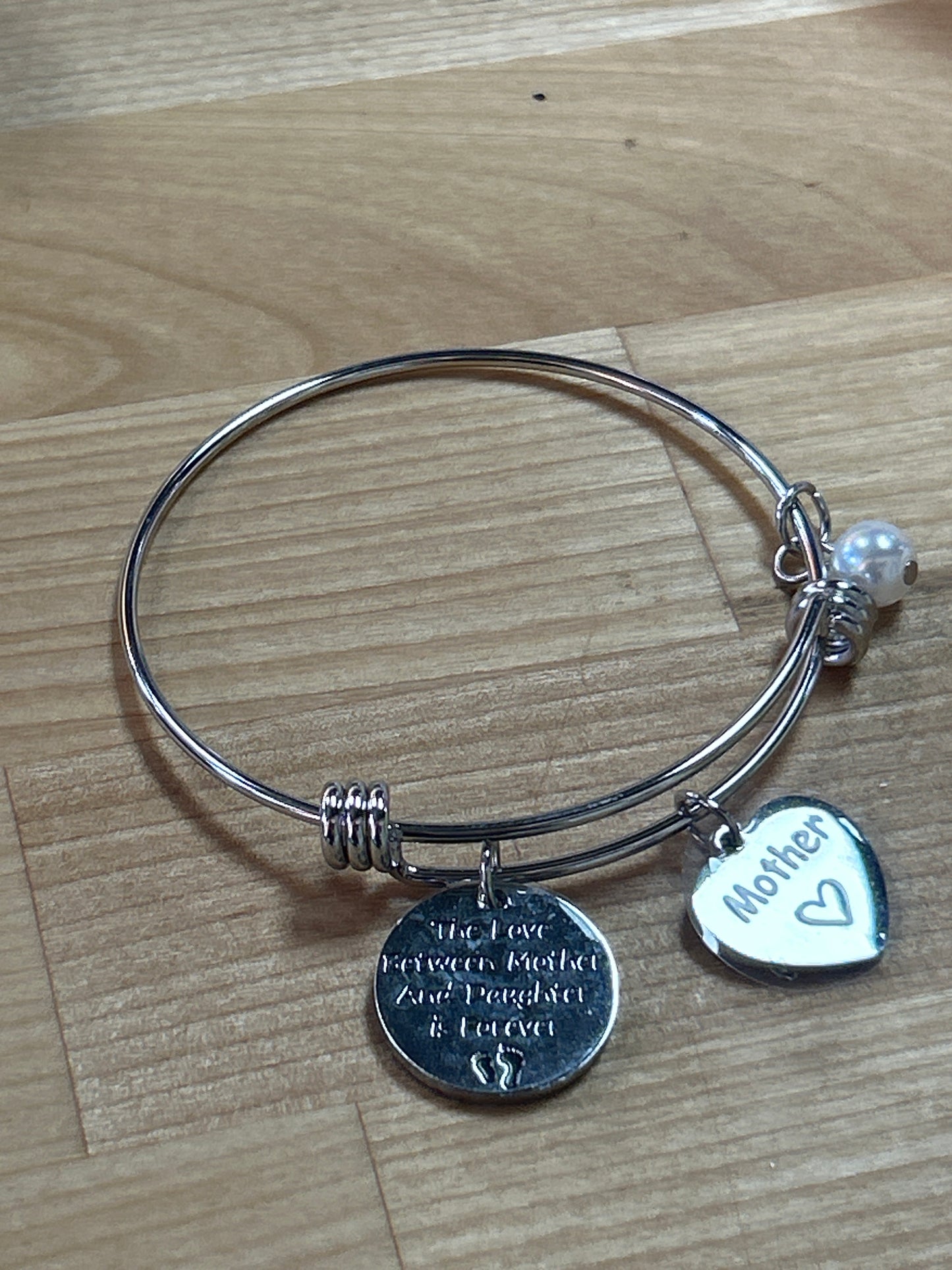 “Love between a mother and daughter is forever” Bracket (Mother heart)