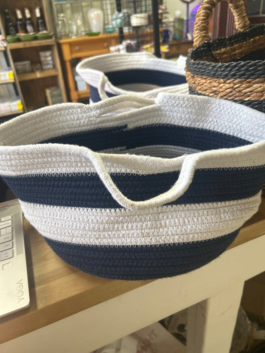 Rope basket B/W pre-owned