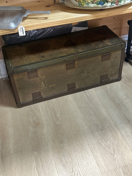 Vtg WWII US Air Corps Force Frag Bomb Conversation Kit Crate Chest “Rare” (in store pickup only)