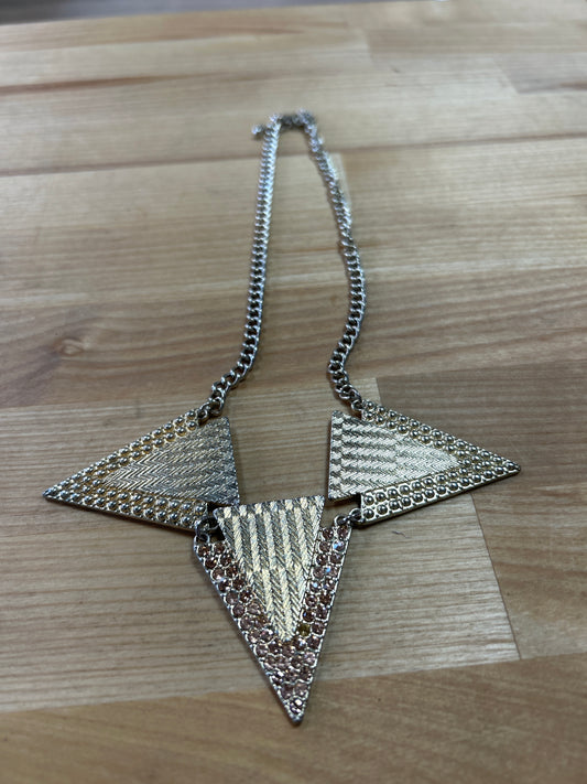 Pre-owned Gold Tone 3 Arrow Necklace