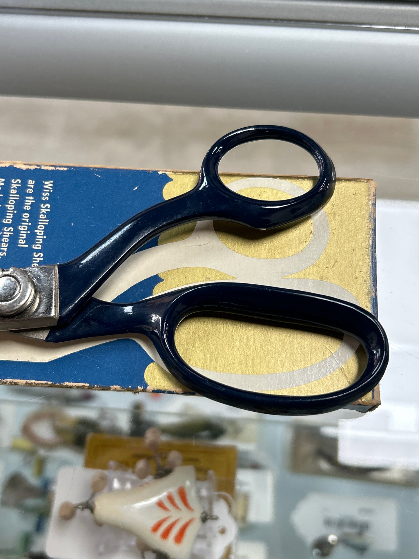 Vintage Wiss Skalloping Shears No SN-9 (with sleeve)