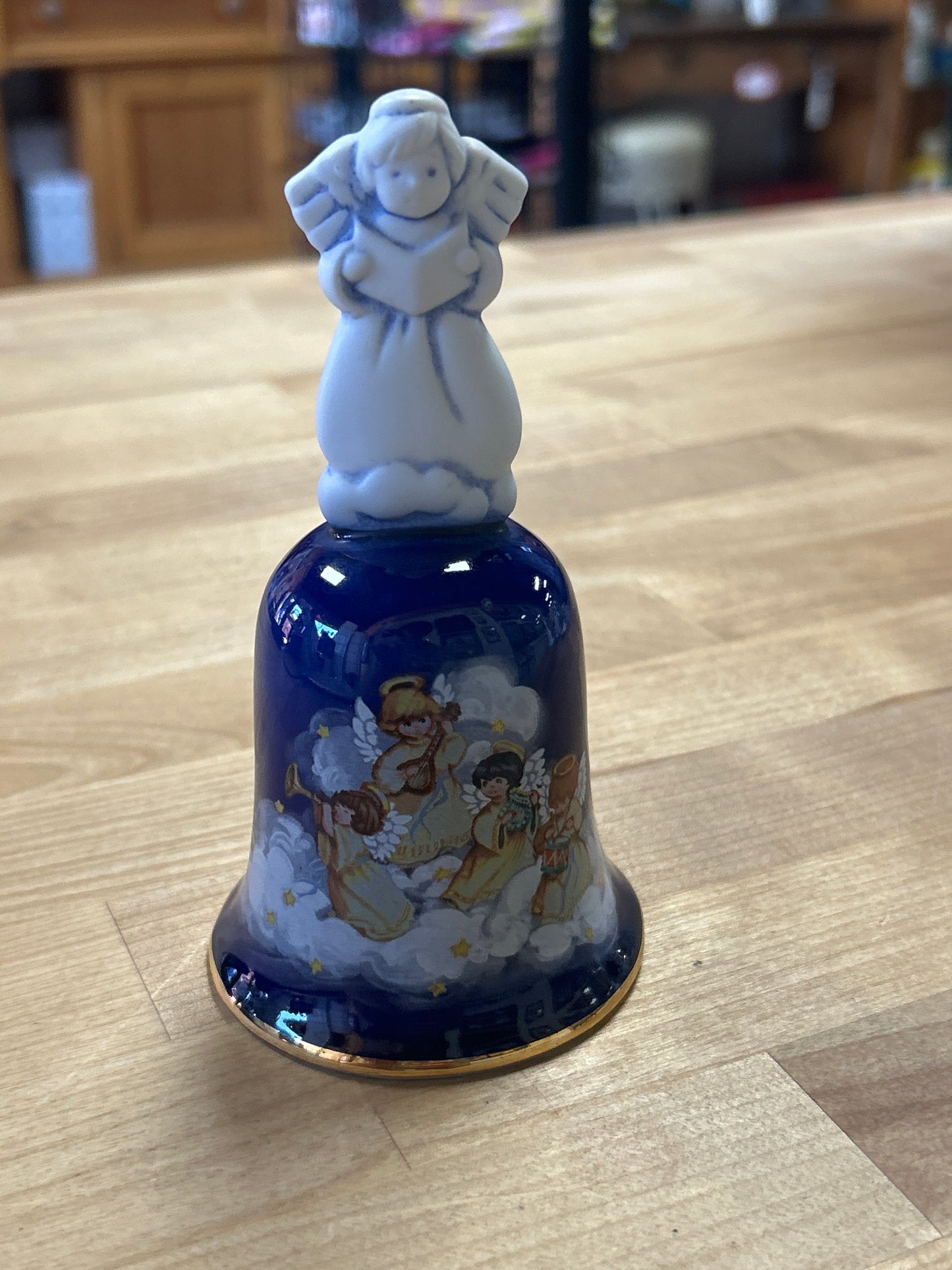 Vintage 1992 Avon Christmas Heavenly Notes Porcelain Bell (0804)
