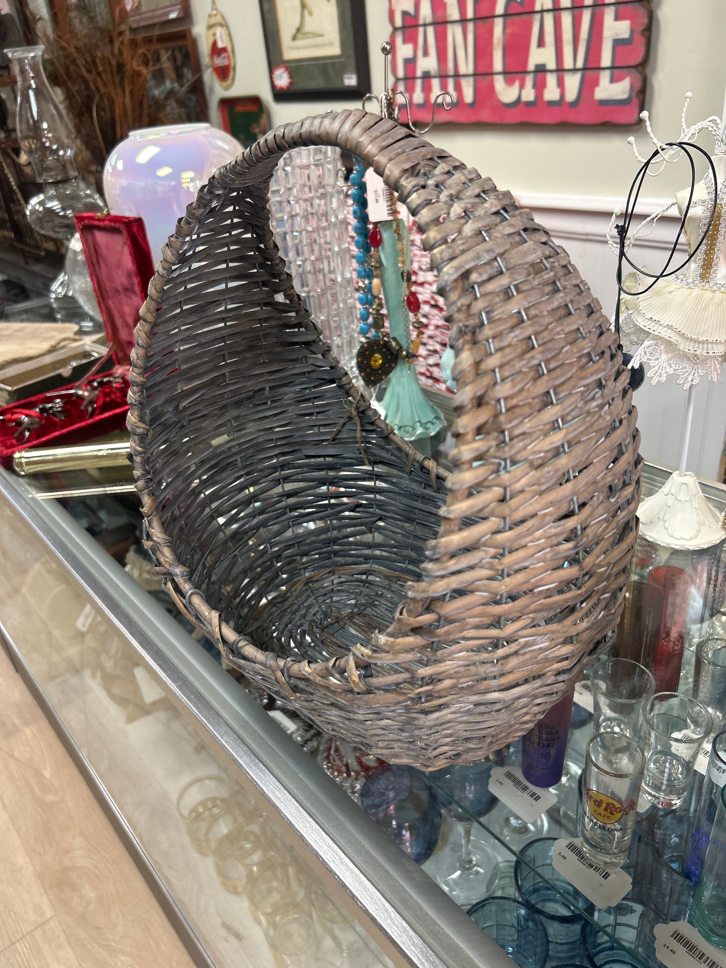 Wicker Gondola Basket: Farmhouse Hen Basket