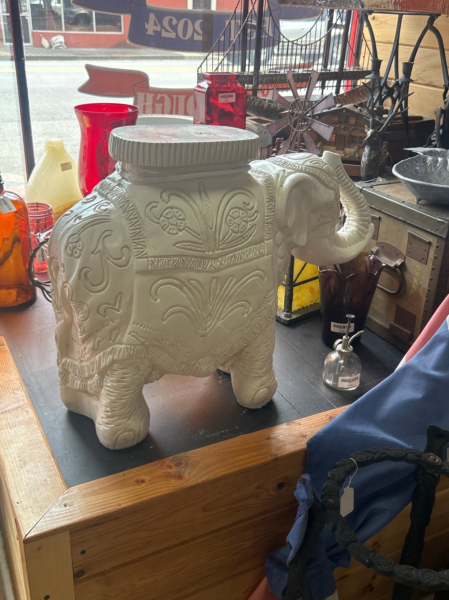 Elephant Planter (plaster) Mexico