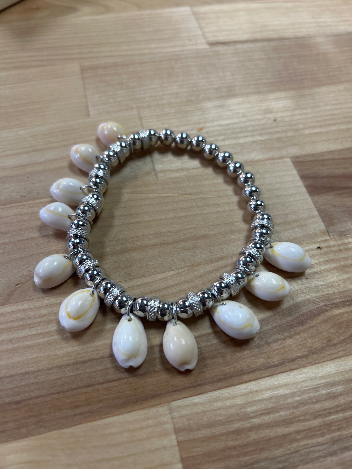 Shell and bead bracelet