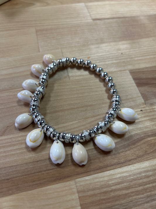 Shell and bead bracelet