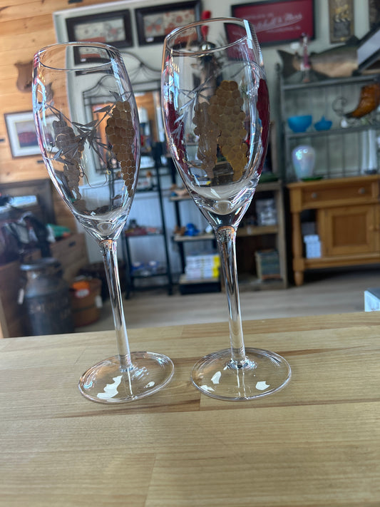 Pair of CURTEA STICLARULUI Romania Stained Art Wine Glass Cut Grape, 10” Tall