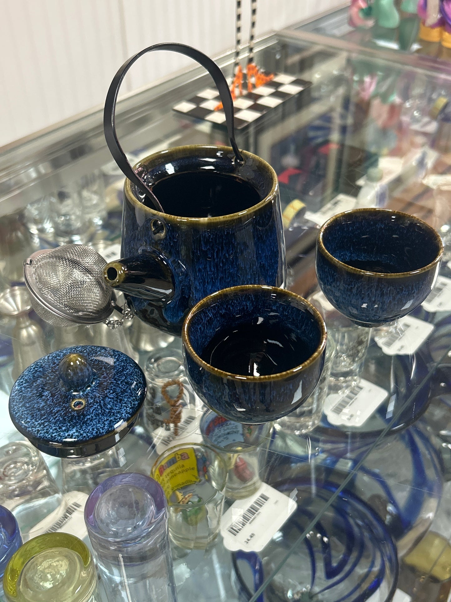 Tea set with 2 cups (blue and brown)