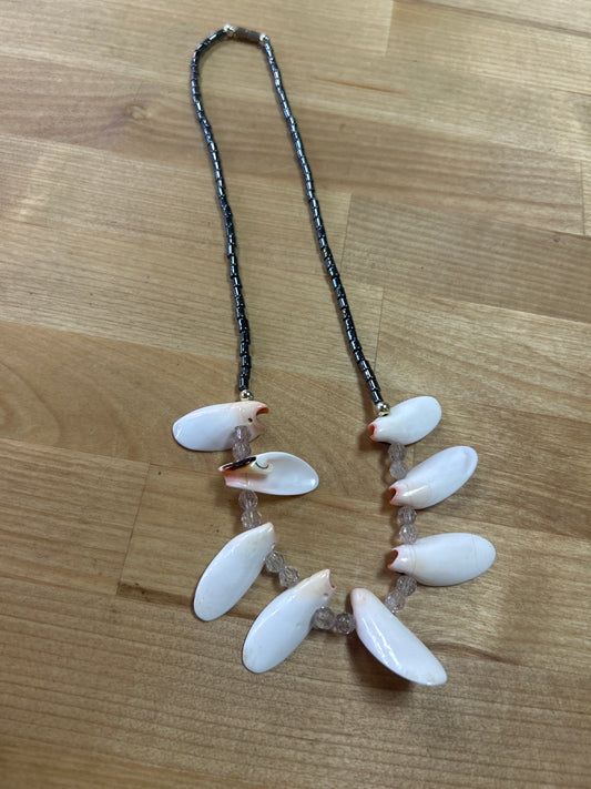 White and Peach Shell Necklace (preowned)