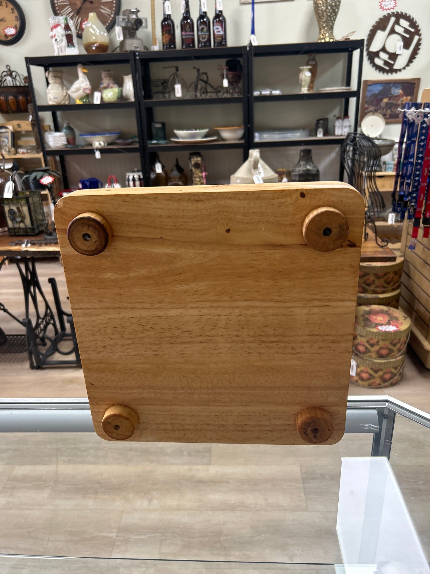 Pre-owned 14x14 butcher block cutting board