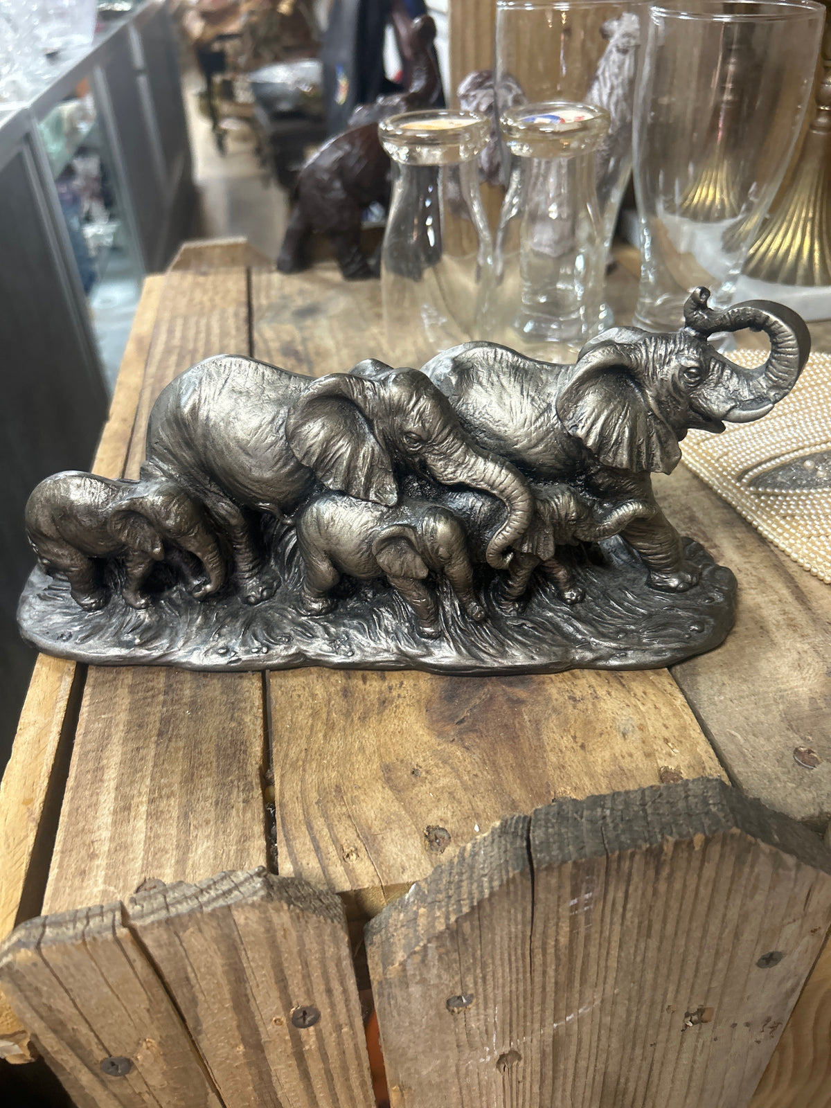 Leonardo Reflections Family of Three Elephants ornament with a silver finish