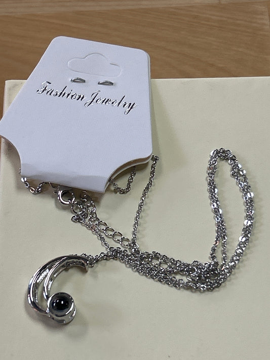 Necklace with glass