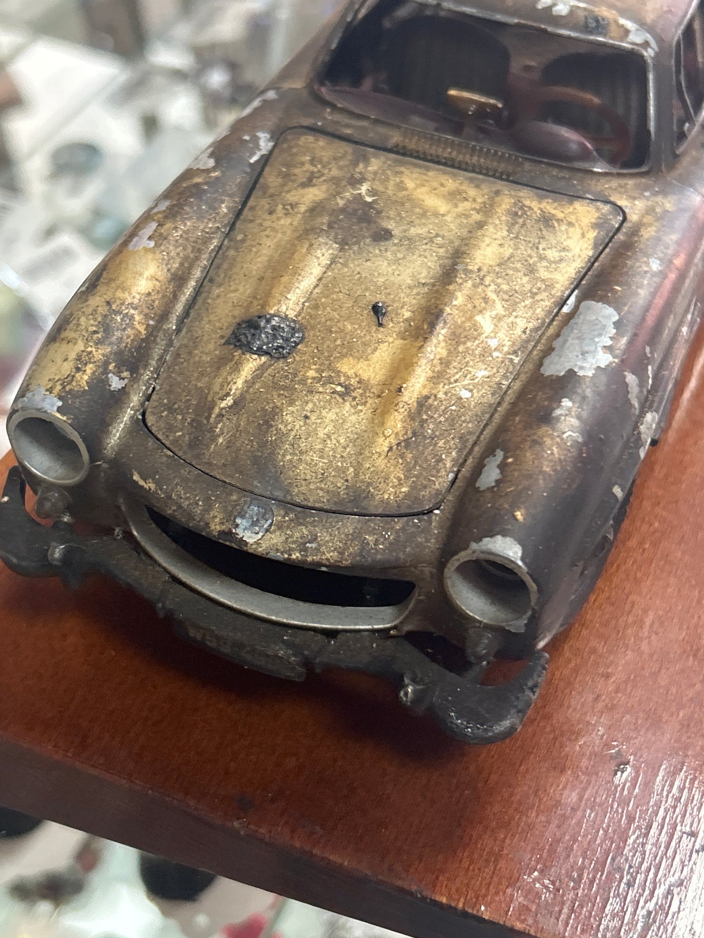 Preowned Die cast model of a 1954 Mercedes-Benz 300 SL Gullwing (see photos for condition. Beat up in a good way)