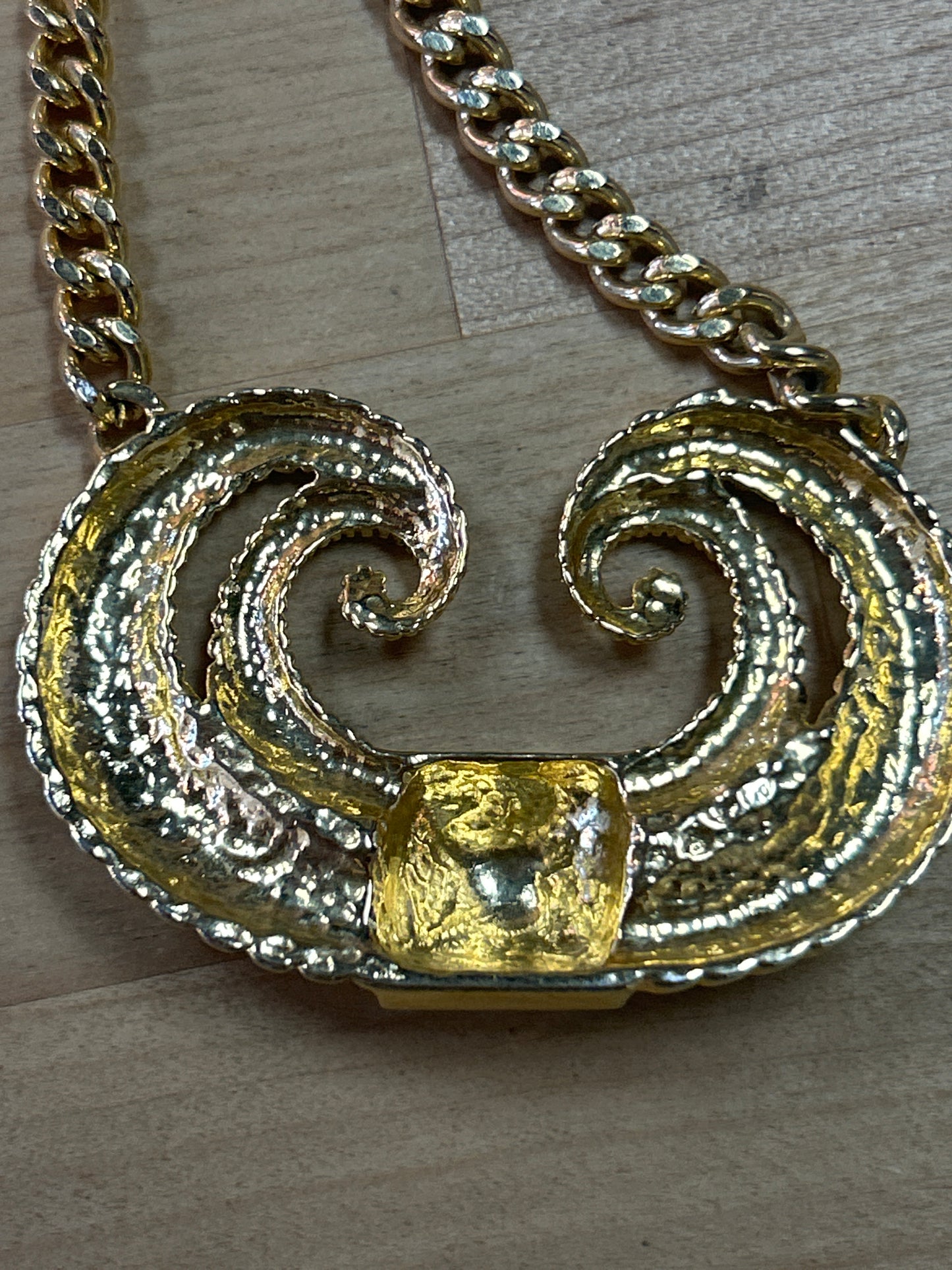 Gold tone Necklace (preowned)
