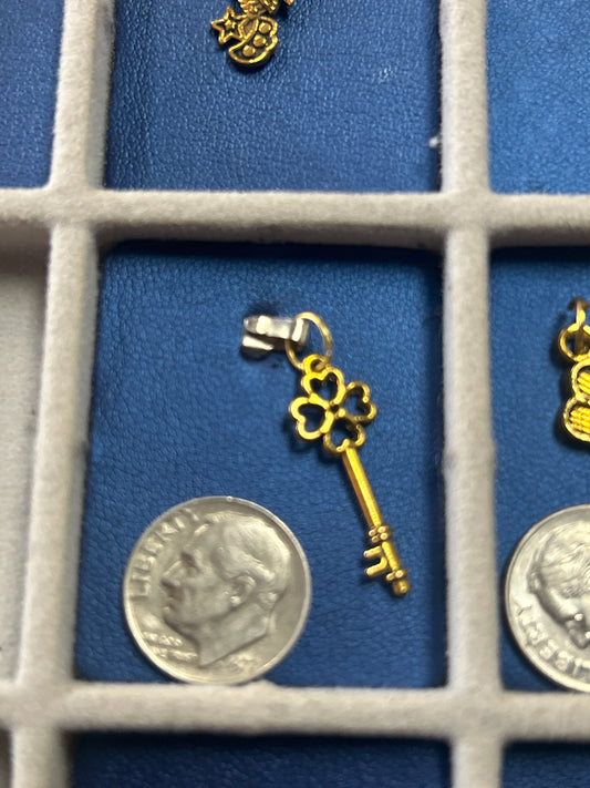 Charm (key clover handle)