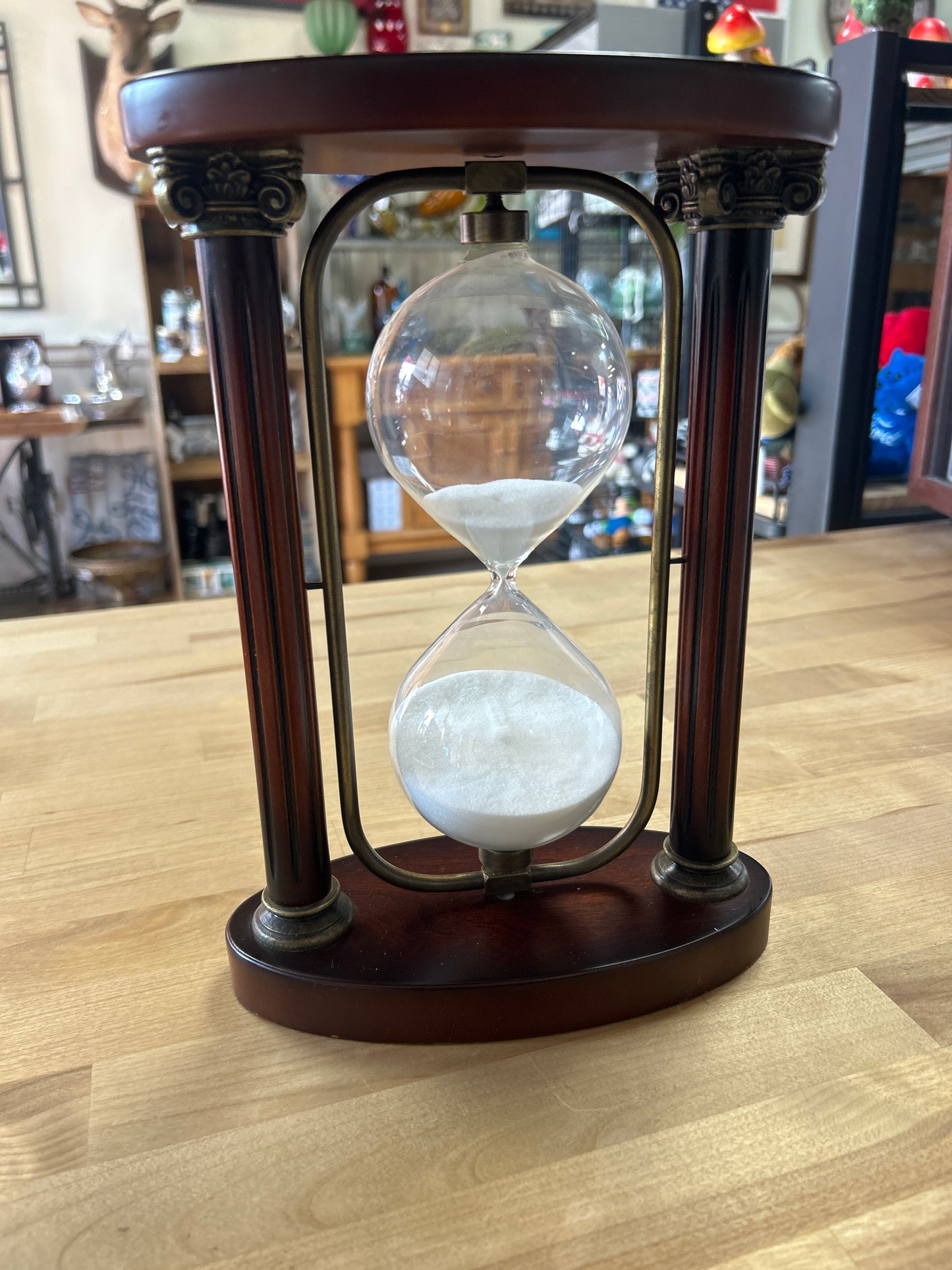 Vintage BOMBAY COMPANY Mahogany & Brass Accent Hourglass (sand may need to be replaced, stops)