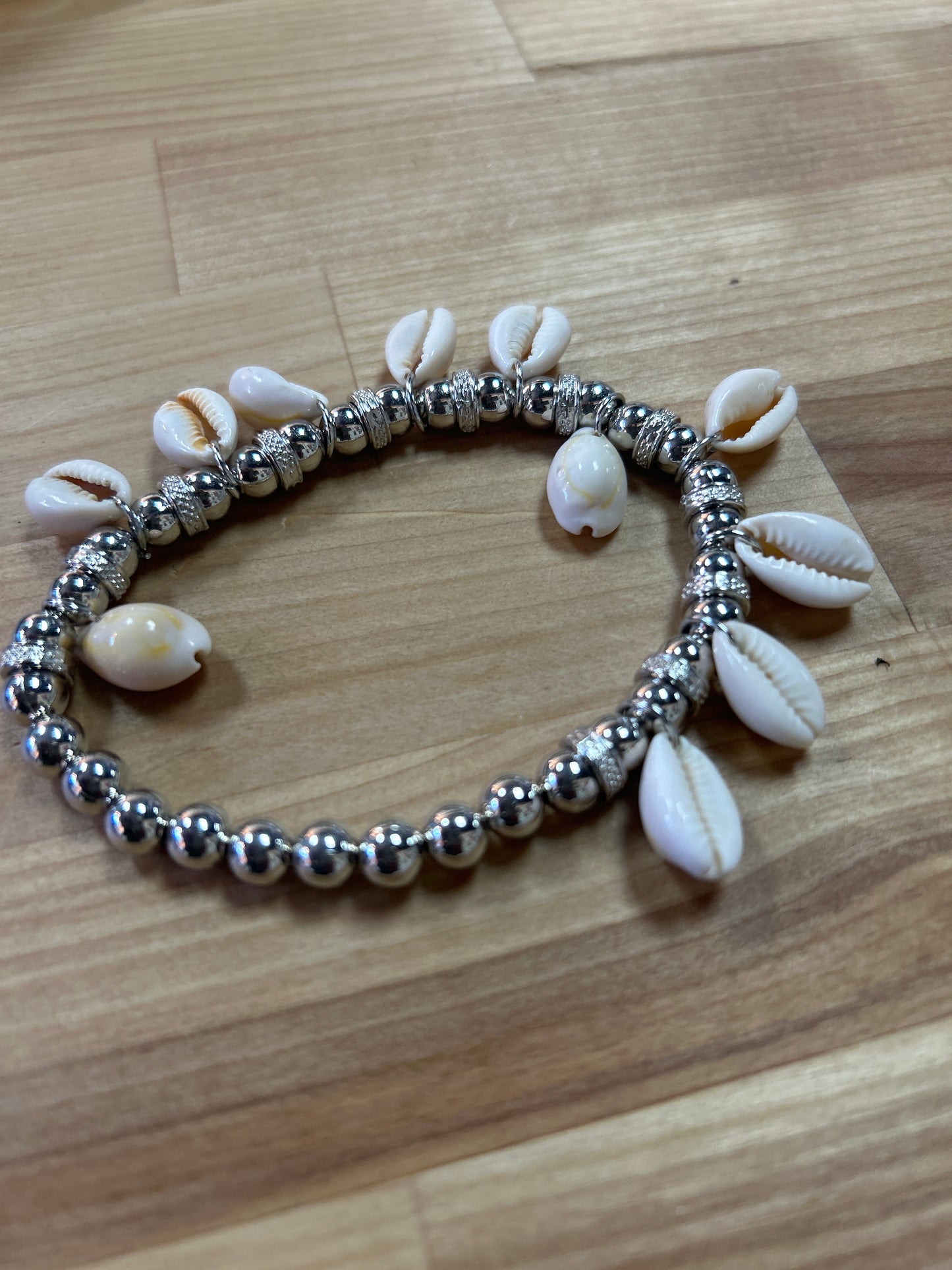Shell and bead bracelet