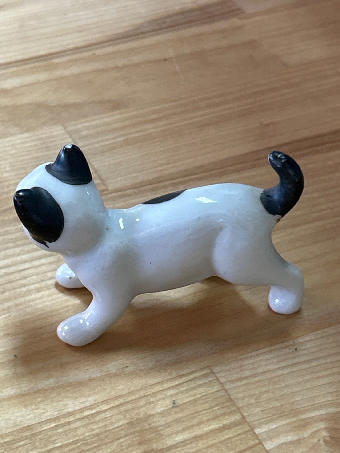 Vintage Black and White porcelain cat figurine(vintage Japan)