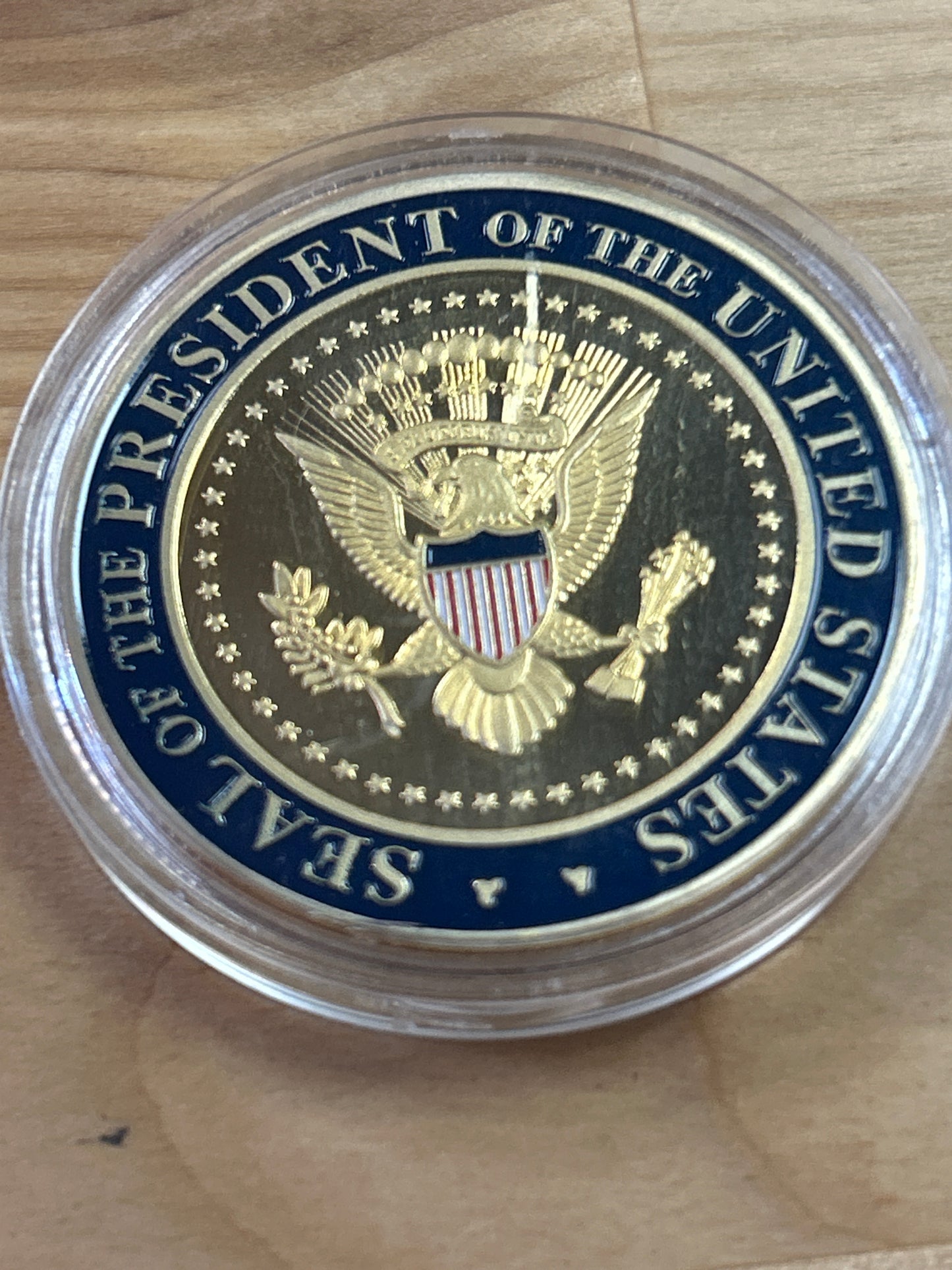 Donald Trump, Whitehouse, Challenge Coin, Souvenir. Gold Tone. 45th