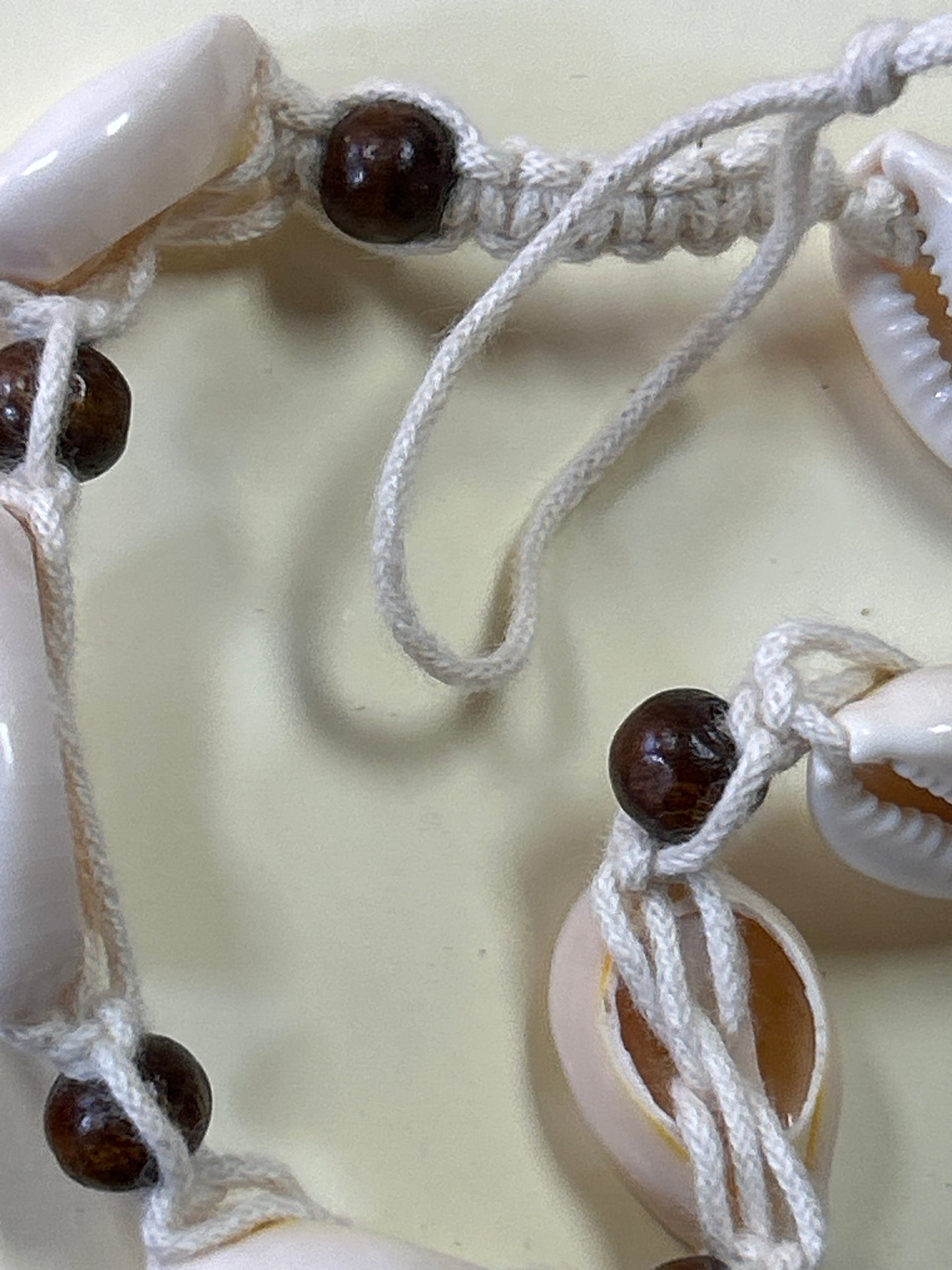 White shell rope bracelet