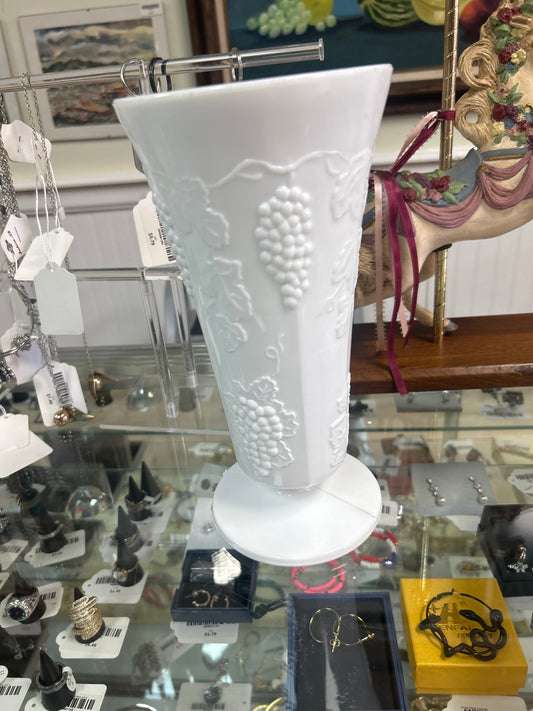 1960’s Milk Vase Grapes (804B)