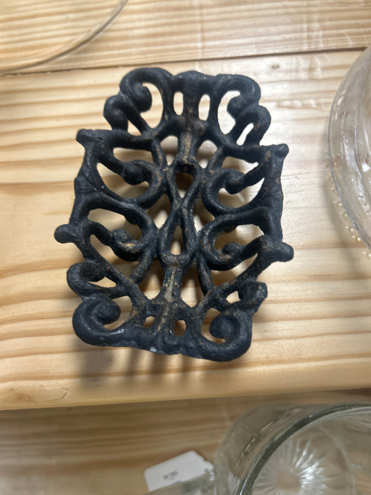 Vintage-style cast iron filigree soap dish