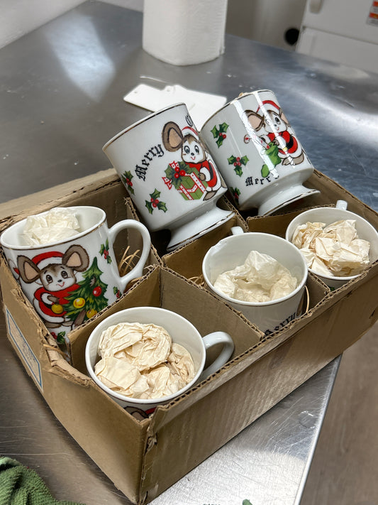 Vntg SET OF 6 LEFTON CHINA #662 CHRISTMAS MOUSE HAND PAINTED COFFEE MUG TEA CUPS (1 cup mug has chip)