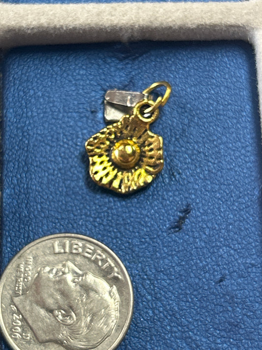 Charm (gold flower)