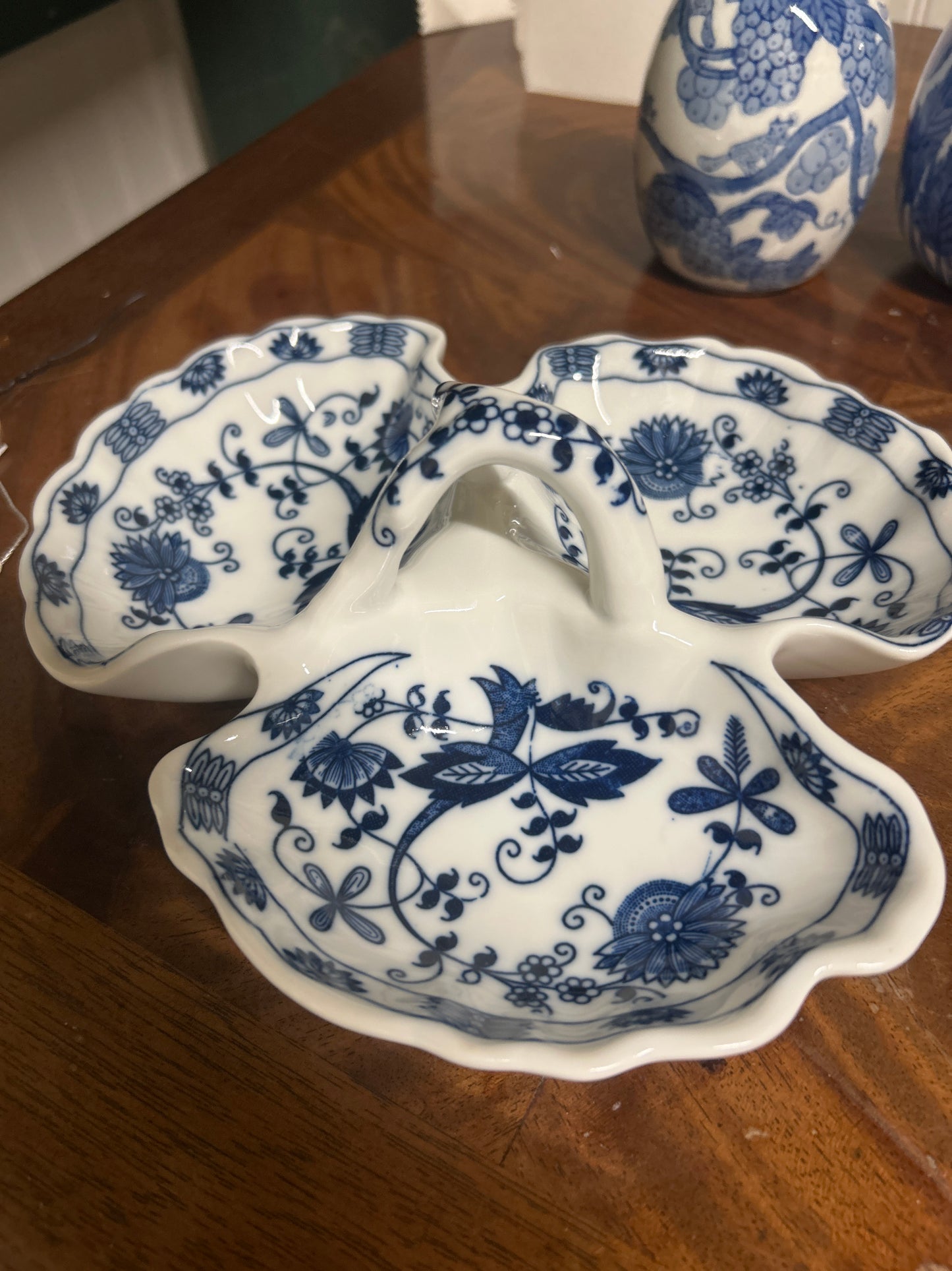 Vienna Woods Fine China Seymour Mann Blue and White "Blue Onion" pattern candy/relish dish.