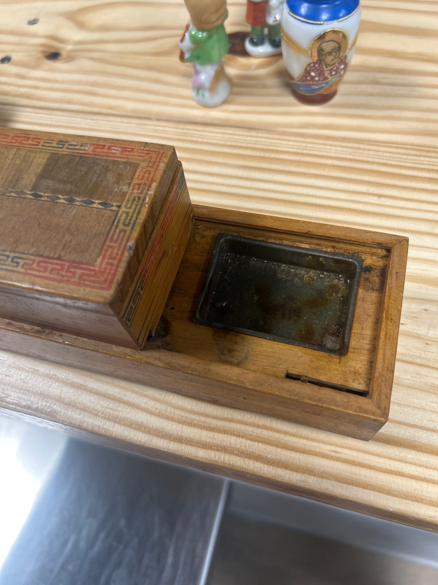 RARE VINTAGE ORNATE MECHANICAL JAPANESE WOODEN CIGARETTE ROLL TOP BOX