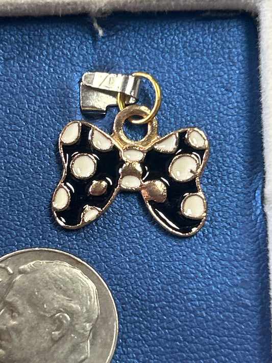 Charm (black and white bow)
