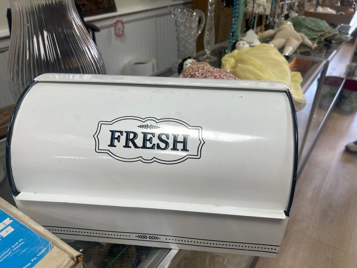 Fresh metal bread box
