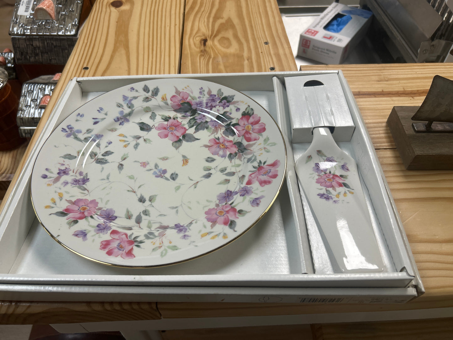 Andrea By Sadek Cake Plate & Server 'Pink Flowers' Gold Rimmed Porcelain