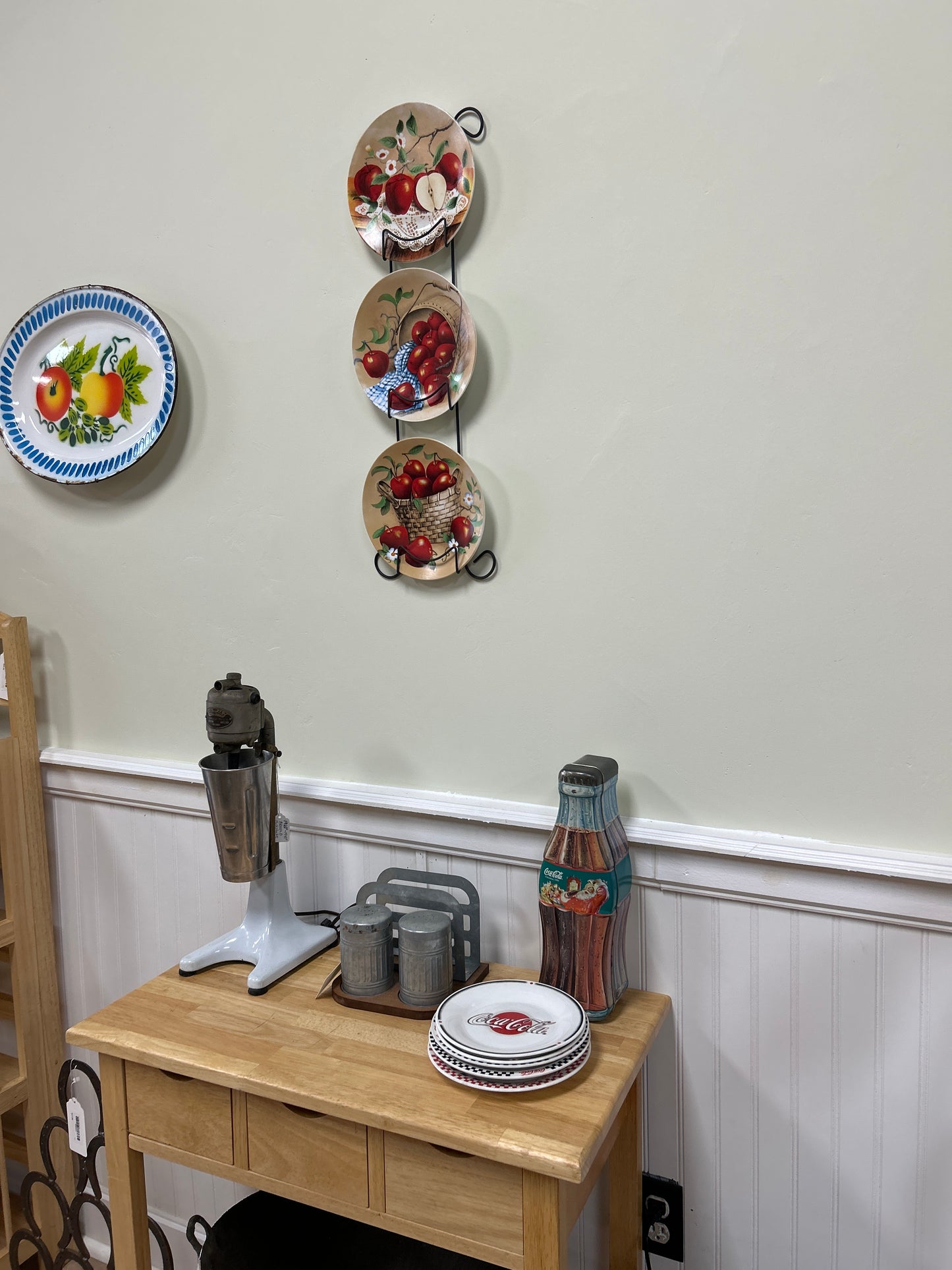 Apple Plates in Metal Display Hanger