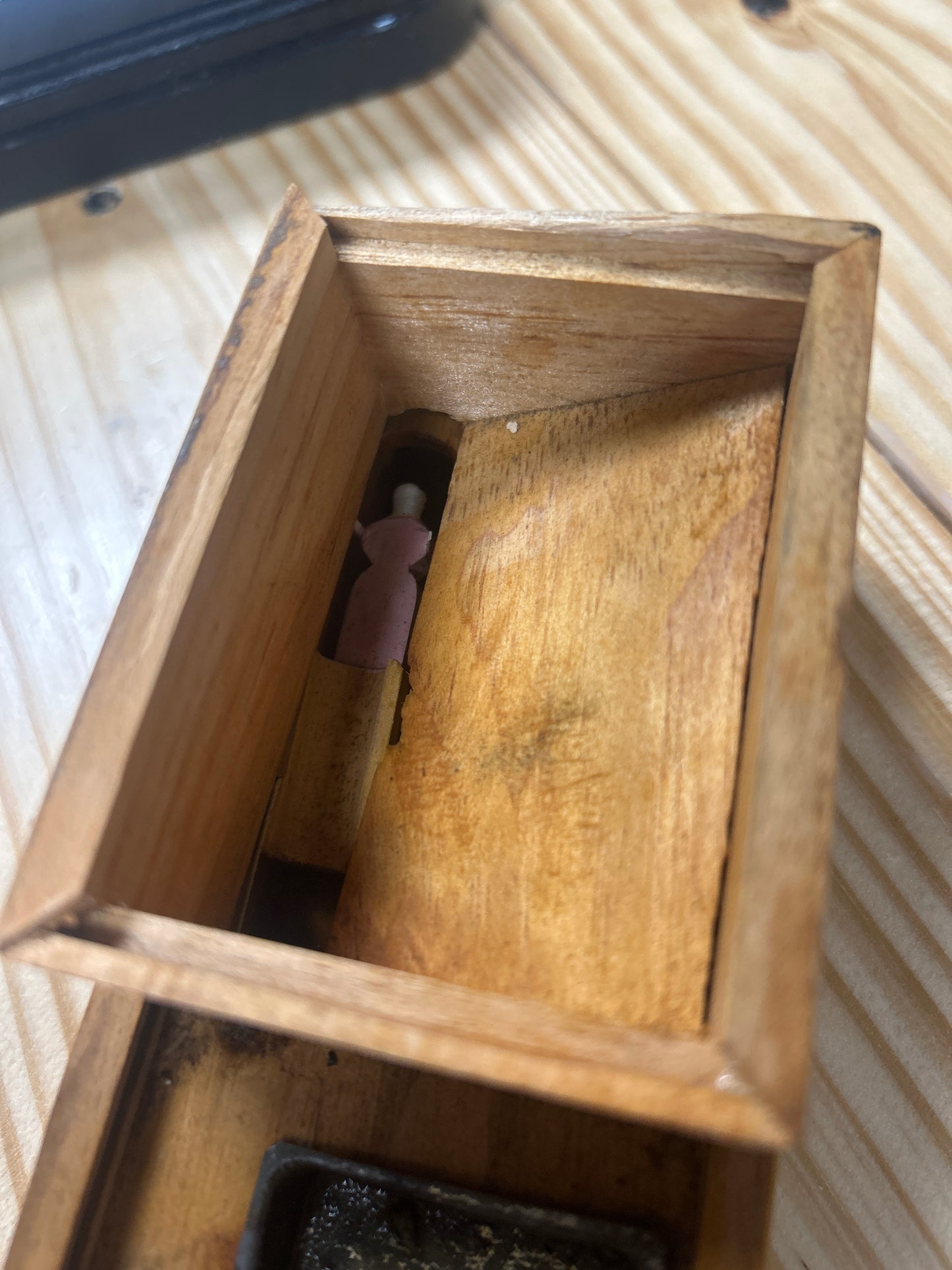 RARE VINTAGE ORNATE MECHANICAL JAPANESE WOODEN CIGARETTE ROLL TOP BOX