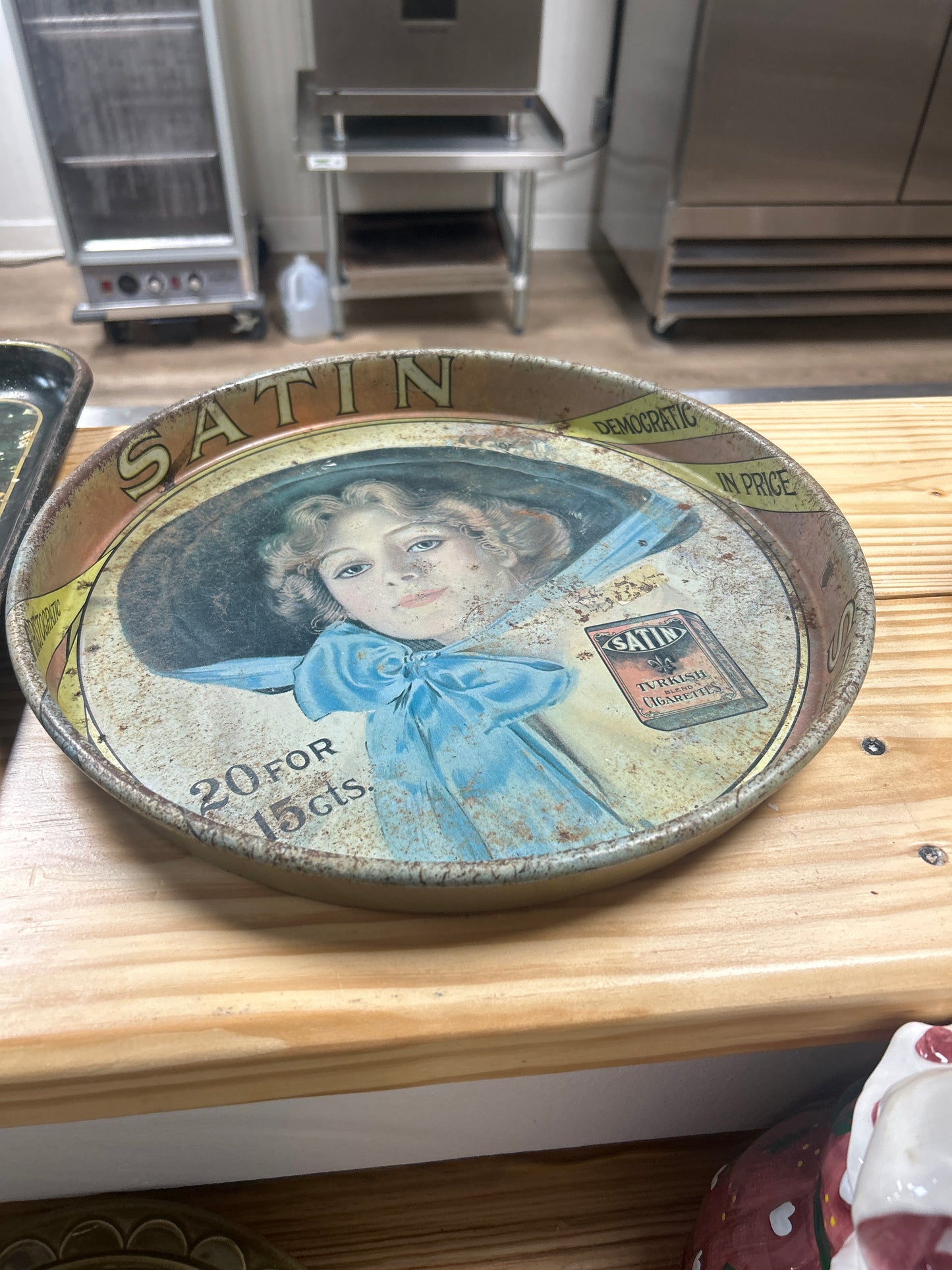 SATIN CIGARETTES METAL SERVING TRAY 14” DIAMETER VINTAGE 1980s